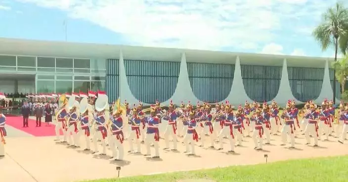 Xi reviews Brazilian guard of honor alongside Lula