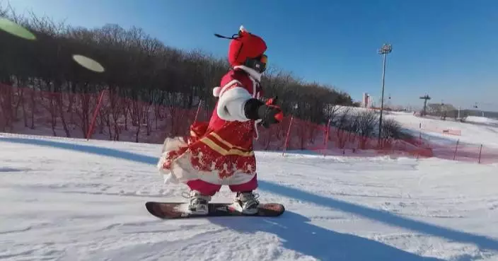 Six-year-old girl shows genius in skiing