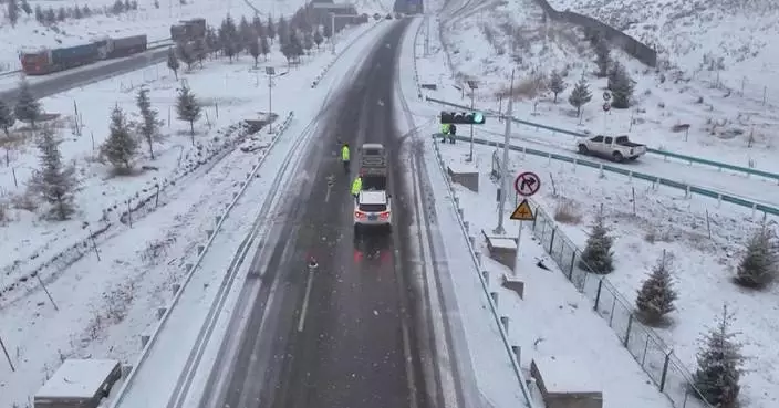 Snow blankets parts of China amid cold wave