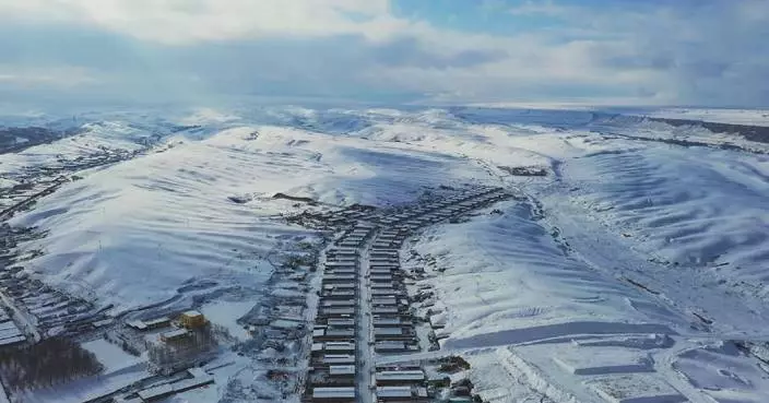 Northwest China&#8217;s Xinjiang hit by heavy snowfall