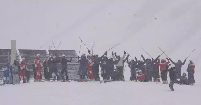 Qinghai's winter tourism thrives at Gangshika snow peak