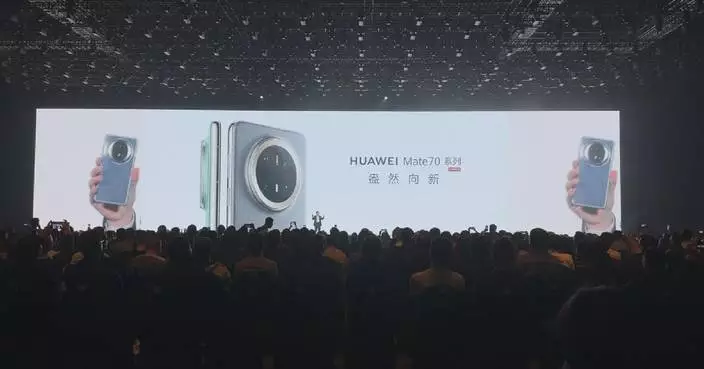 Huawei unveils latest smartphones equipped with its self-developed operating system