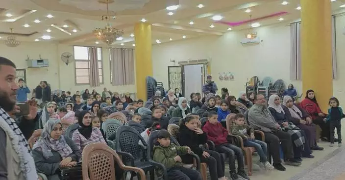 Palestinian children receive winter supplies donated by China