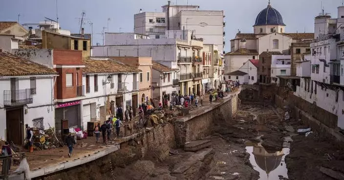 Crashing waves in a hilltop village, a night of terror from Spain&#8217;s floods