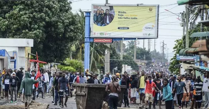 South Africa closes its border again with Mozambique, where post-election violence worsens