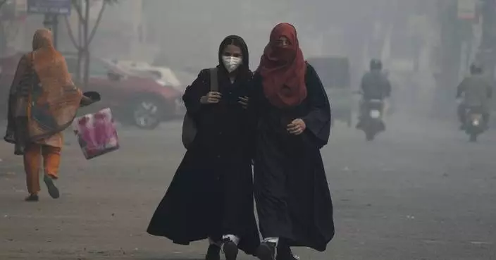 Record-high pollution sickens thousands in Pakistan&#8217;s cultural capital of Lahore