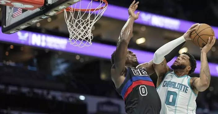 Pistons center Jalen Duren leaves game with sprained left ankle, does not return in loss to Hornets