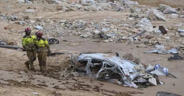 Spain flood survivors hurl mud at the royals and top government officials