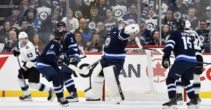 Nino Niederreiter scores twice to lift Jets to 3-0 win over Utah