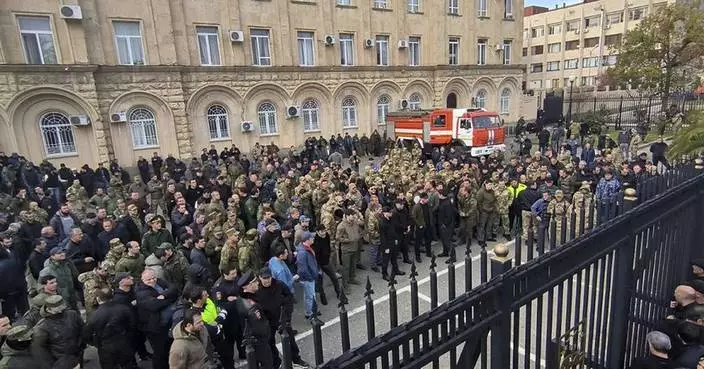 Protesters in Georgia&#8217;s separatist Abkhazia region refuse to cede control of government buildings