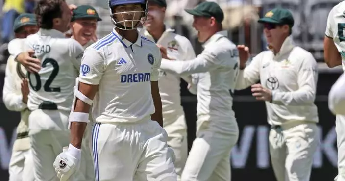 India 51-4 at lunch and in trouble in 1st cricket test against Australia after winning the toss