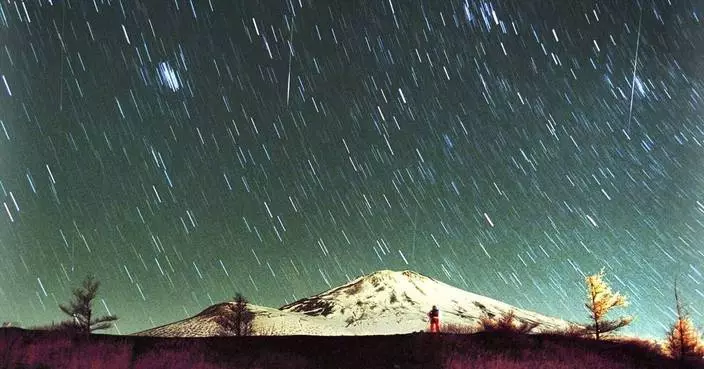 The Leonid meteor shower peaks as the supermoon wanes