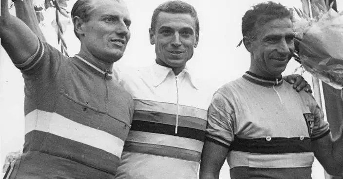 Rik Van Looy, one of greatest one-day cyclists, dies at 90