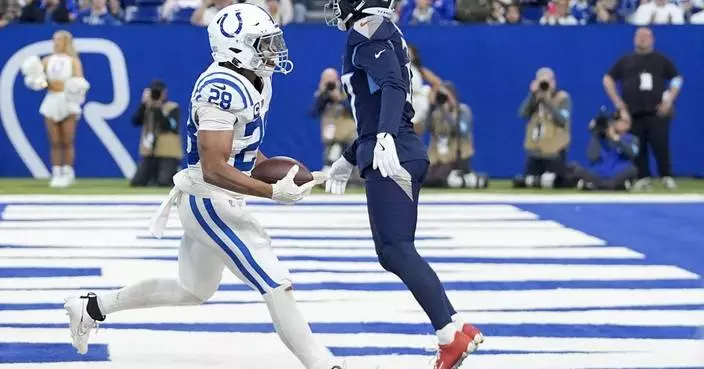 Jonathan Taylor rebounds with 218 yards, 3 TD runs as Colts hold off Titans 38-30