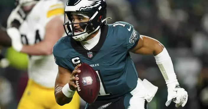 Jalen Hurts accounts for 3 TDs and Eagles beat Steelers 27-13 for franchise-best 10th straight win