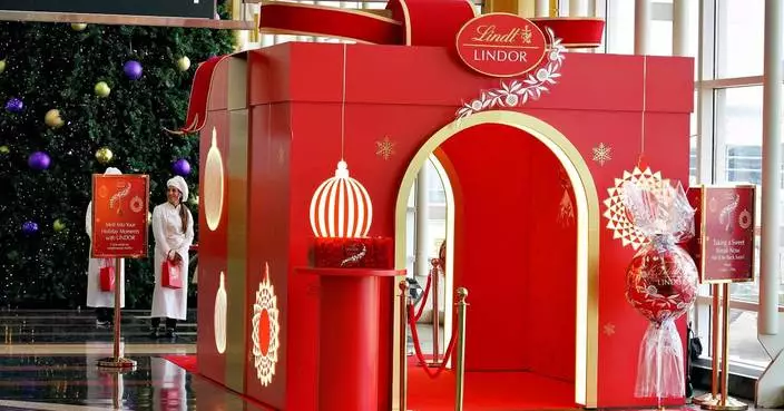 Lindt LINDOR Brings the Holiday Magic to Travelers!