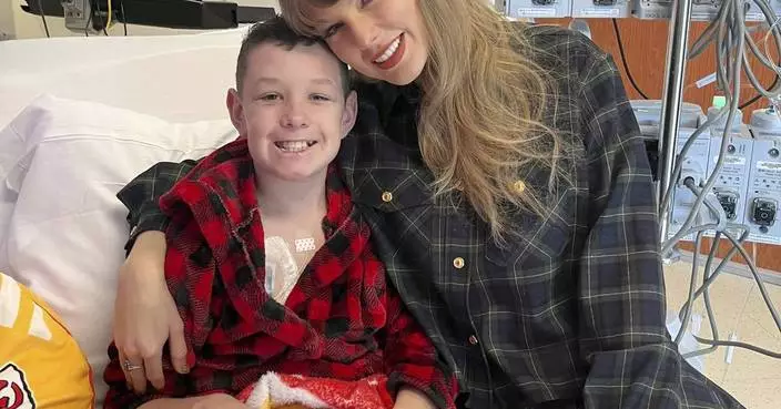 Taylor Swift makes surprise visit to Kansas City children&#8217;s hospital