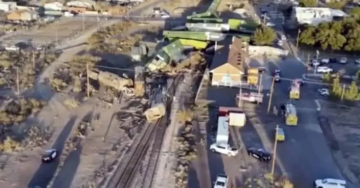 2 killed, 3 injured when freight train derails in small West Texas city after collision