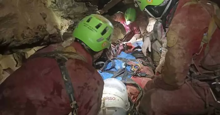 Rescue of injured spelunker from Italian cave clears a difficult passage on Day 4