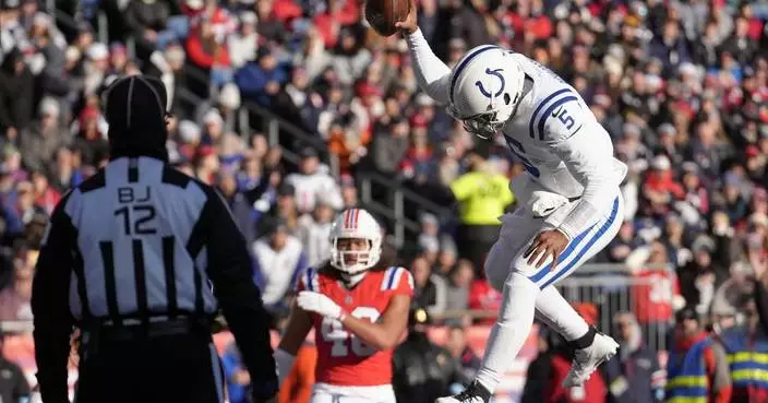 Richardson throws for TD and runs for 2 with 12 seconds left as Colts beat Patriots 25-24