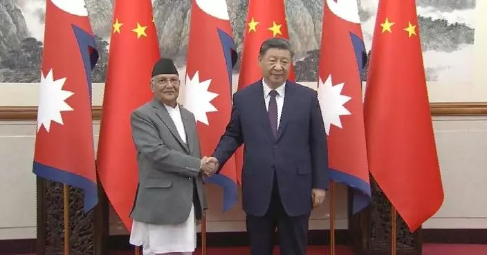 Xi meets Nepali prime minister in Beijing