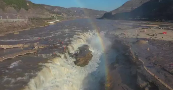 Rainbow arches over Hukou Waterfall on China&#8217;s Yellow River