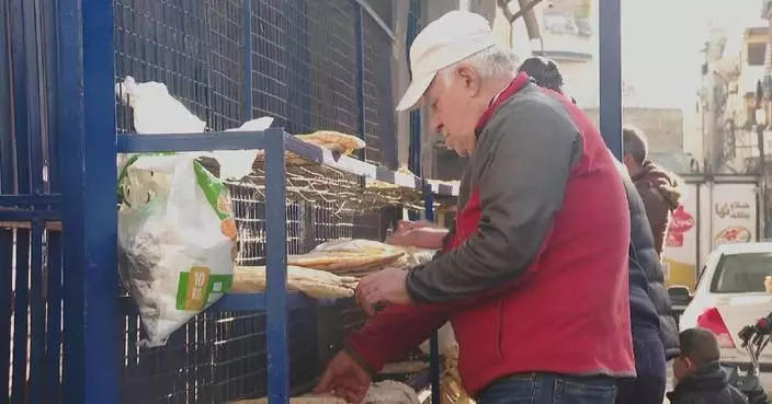 Damascus residents rush to buy flatbread as bakeries reopen, ration limits raise