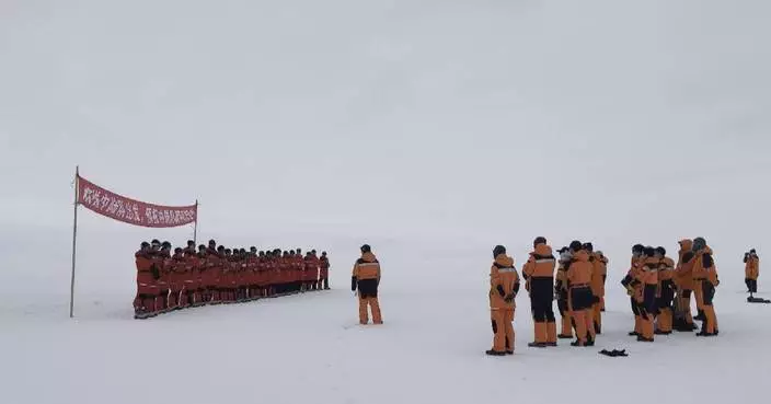 Chinese expedition team heads for Antarctic interior for scientific research