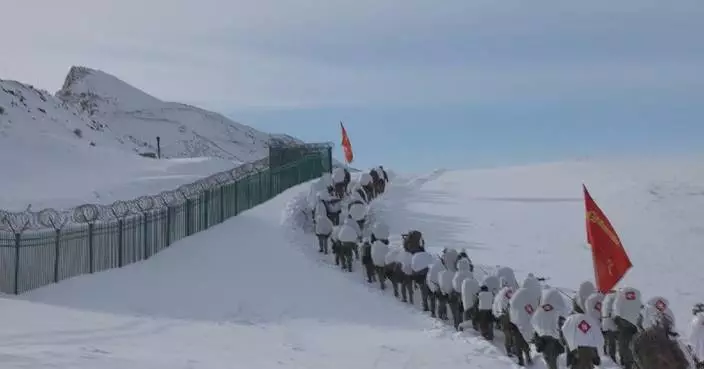 PLA soldiers brave harsh winter conditions for adaptive training in Xinjiang