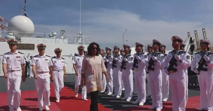 Sri Lanka&#8217;s prime minister visits China&#8217;s hospital ship &#8220;Peace Ark&#8221;