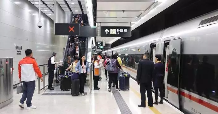 Kowloon station in HK add trains for holiday rush