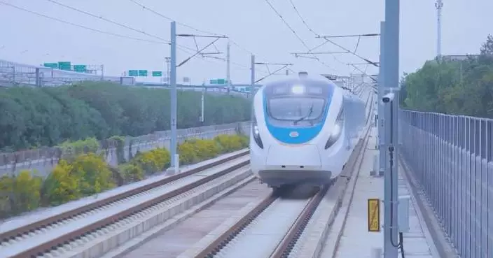 New railway linking two airports starts operation in Shanghai