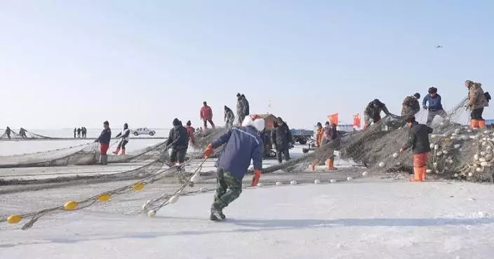 Winter fishing in northeast China&#8217;s Chagan Lake boosts local economy