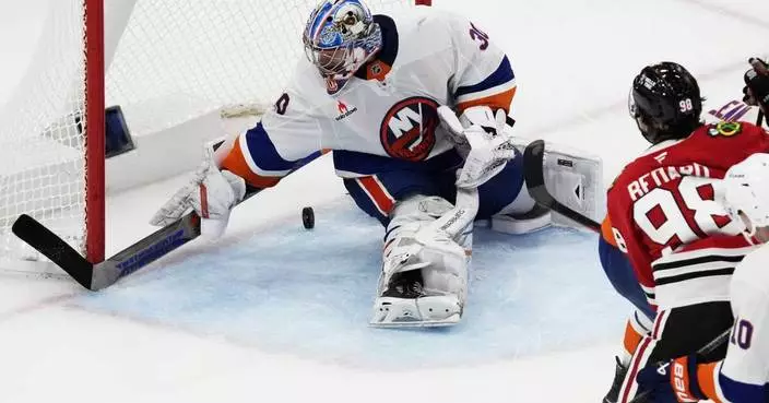 Bedard scores in 3rd period as the Blackhawks beat the Islanders 5-3