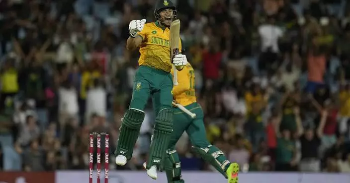 Hendricks' maiden hundred leads South Africa to T20 series win over Pakistan