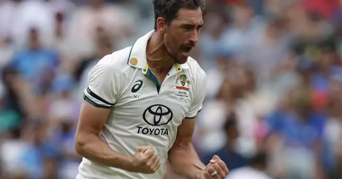 Starc's 3 wickets restrict India to 82 for 4 in 1st session of the 2nd test