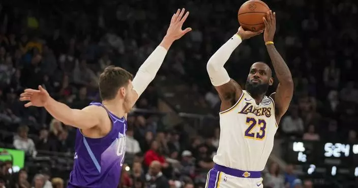 Anthony Davis scores 33, LeBron James takes over late as Lakers hold on to beat Jazz 105-104