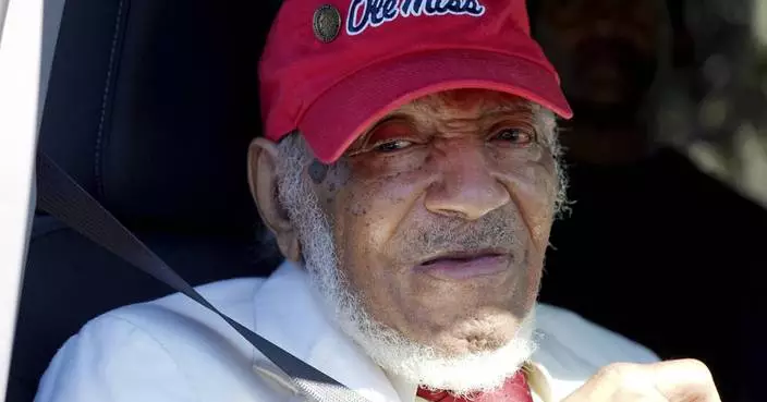 Civil rights icon James Meredith is honored in his Mississippi hometown