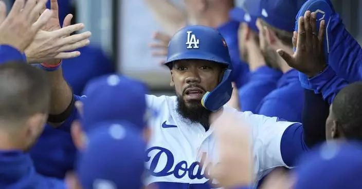 Dodgers set to re-sign outfielder Teoscar Hernández for $66 million over 3 years, AP source says