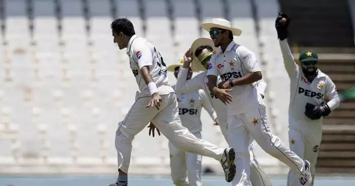 South Africa collapses to 116-8 against Pakistan as fast bowler Abbas shines in 1st test