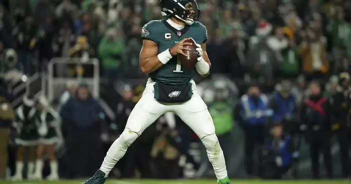 Jalen Hurts fined for wearing mismatched cleats during Eagles&#8217; win over Steelers, AP source says