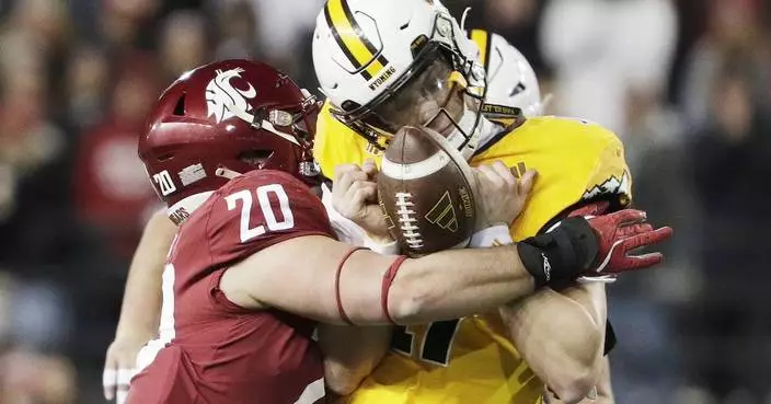 Evan Svoboda throws late TD pass to John Michael Gyllenborg as Wyoming beats Washington State 15-14