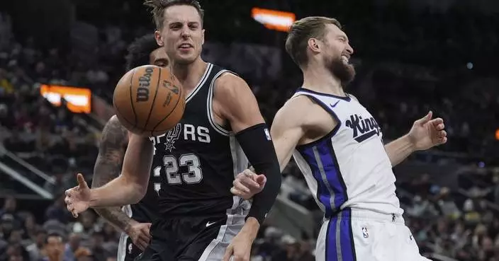 Spurs&#8217; Zach Collins fined $35,000 by NBA for obscene gesture after ejection