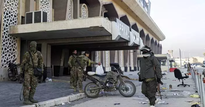 Syrian insurgents capture four central towns as government forces reclaim some territory