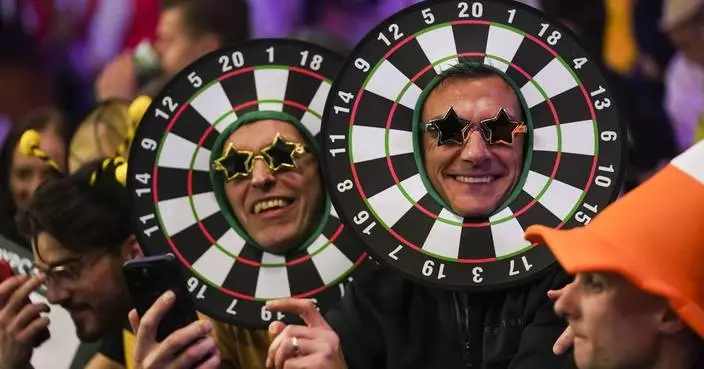 PHOTO COLLECTION: Darts Fans