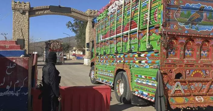 Aid convoy reaches remote district in NW Pakistan after prolonged blockade amid sectarian violence