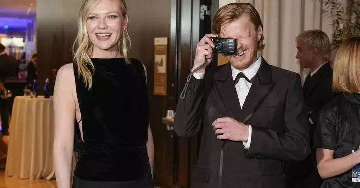 PHOTO COLLECTION: 82nd Golden Globes Ballroom Arrivals