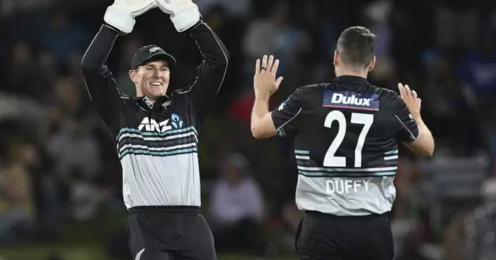 New Zealand wins toss and bowls in 3rd T20 against Sri Lanka as rain hovers