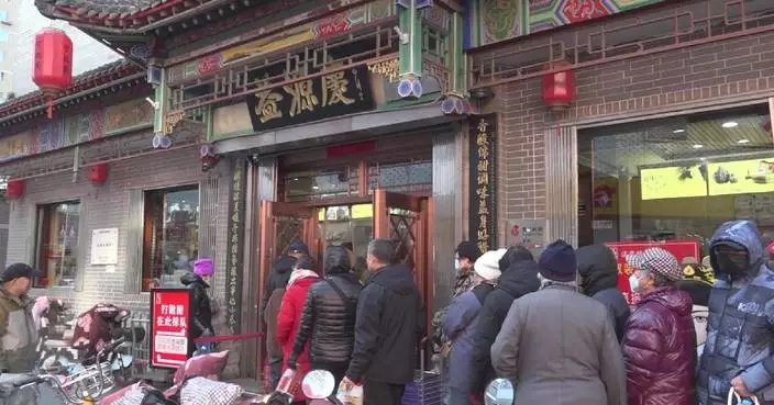 Sales of traditional delicacies surge ahead of Spring Festival