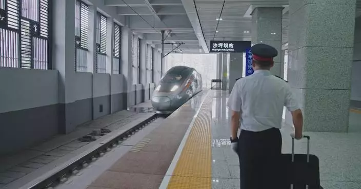 Chengdu-Chongqing high-speed railway boosts economic integration in southwest China